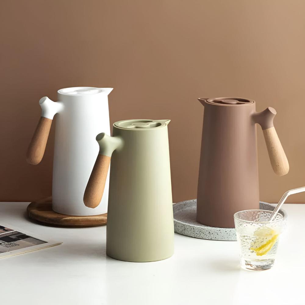 Insulated Carafe with Wooden Handle – 1L Vacuum-Sealed Beverage Dispenser - Image 6